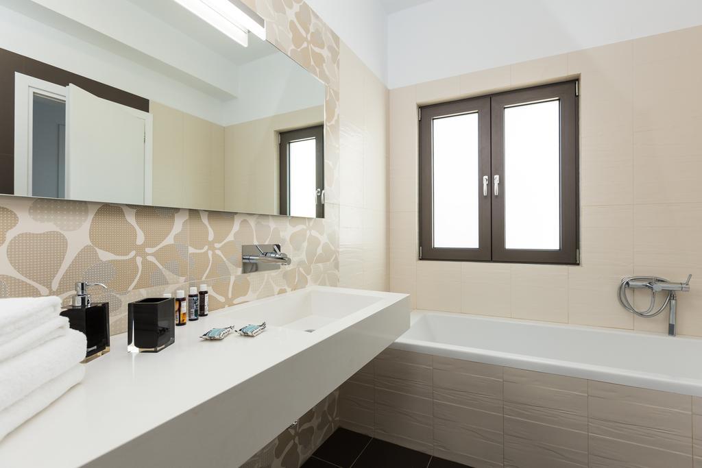 Eolia Iconic Villa, Walking Distance To The Beach, By Thinkvilla Panormos  Bagian luar foto